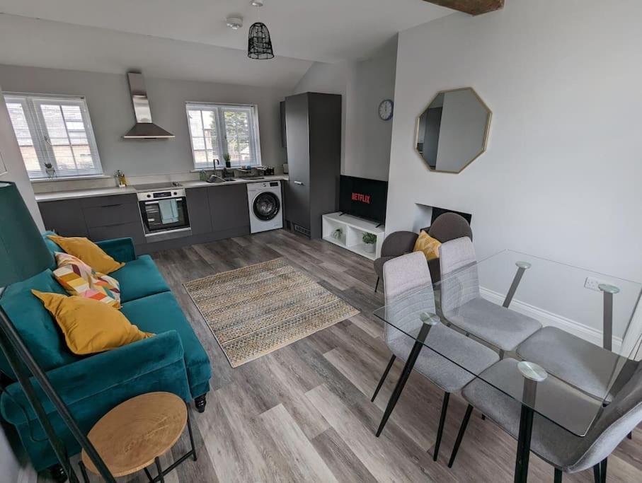 31 High Street - Modern & Stylish 2-Bed Apartment - Inc Parking Husbands Bosworth Eksteriør billede